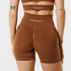 Alphalete Amplify Shorts in Butterscotch